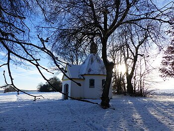 Die Brandkapelle in Monheim im winterlichen Kleid