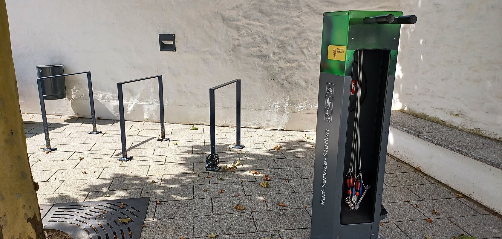 Rad-Service-Station und Fahrradabstellanlagen Stadt Monheim