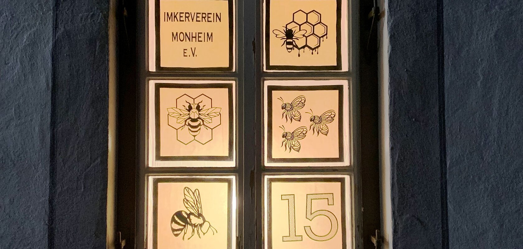 15 Adventskalender-Fenster 2024 - Imkerverein