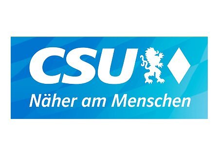 CSU Logo Logo der Partei CSU mit dem Text "CSU Näher am Menschen", ein weißer Löwe und eine Raute auf blauem Hintergrund.